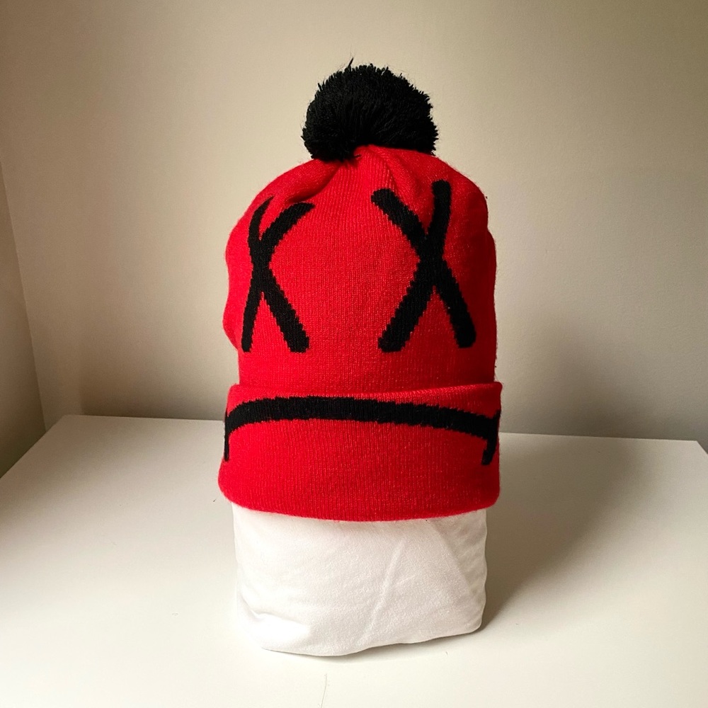 H&M Red Winter Pom Pom Unisex Beanie Hat. Crossed eyes. One size